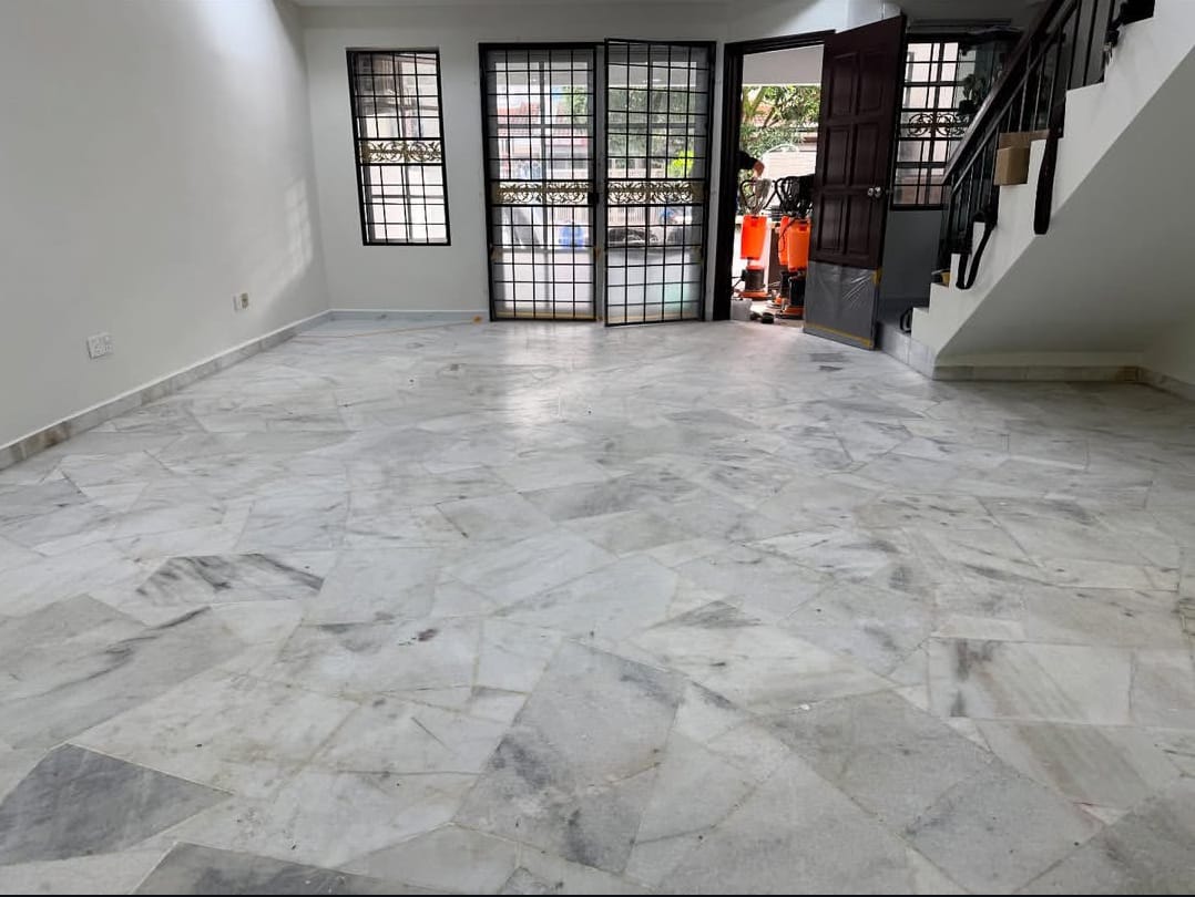 Spacious White Marble Living Room Flooring