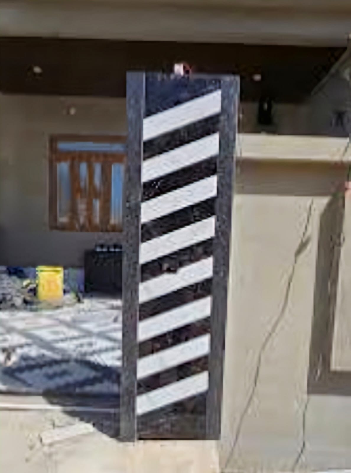 Decorative Granite Partition with Striped Inlay
